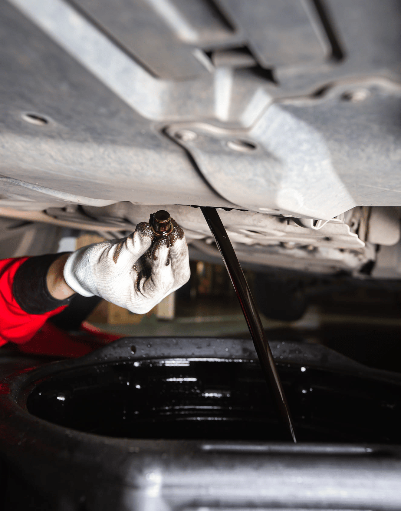 What is the difference between 5W30 and 10W40 engine oil? Its thickness in cold and operating temperature