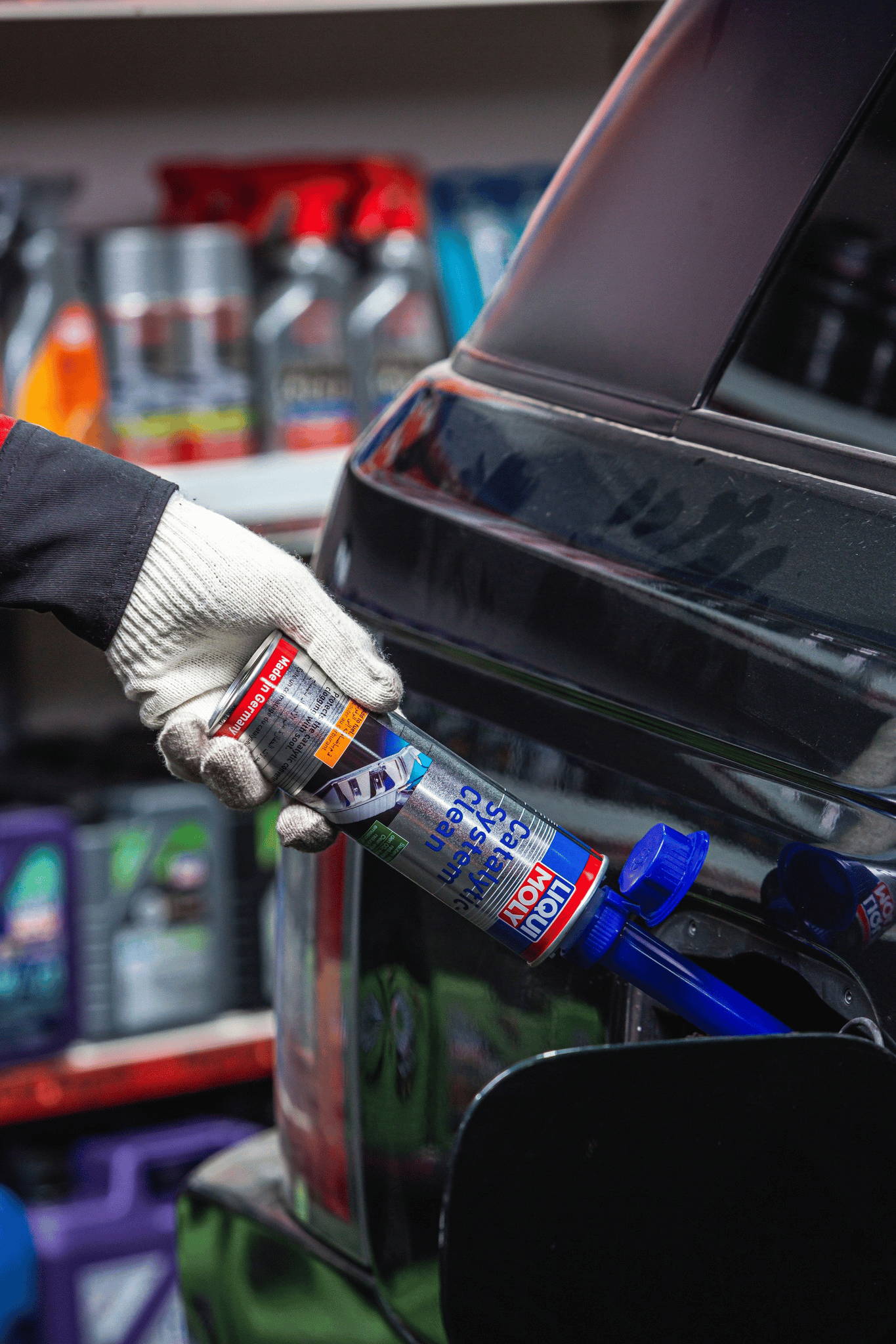 The LIQUI MOLY Catalytic Converter Fuel additive is an easy to use tool to clean the catalytic converter