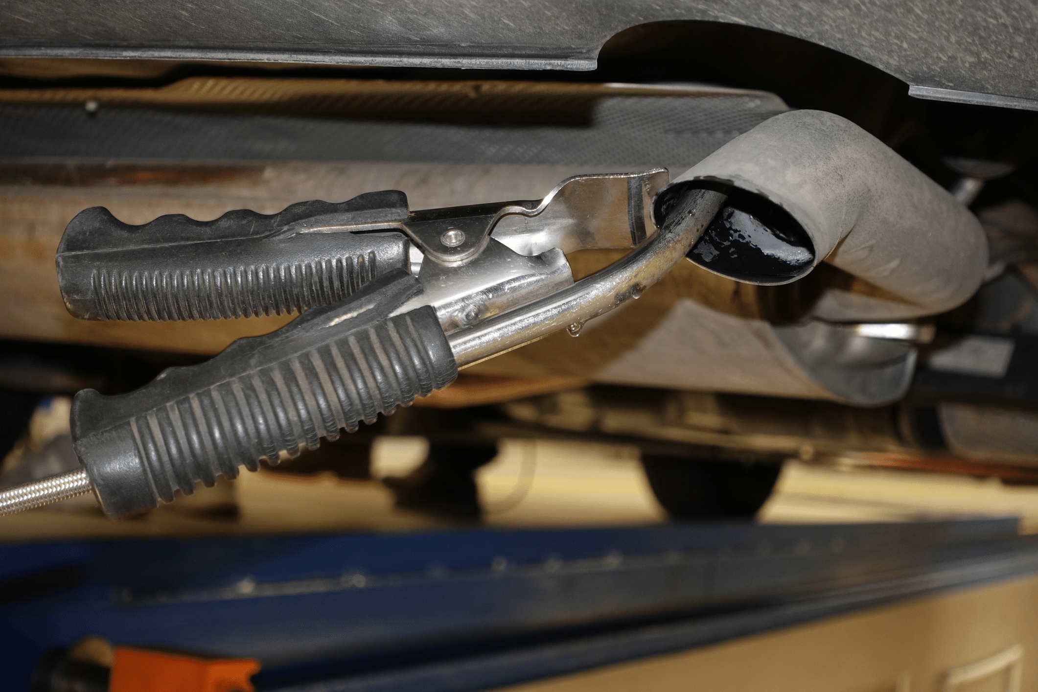 Catalytic converter reducing harmful emissions