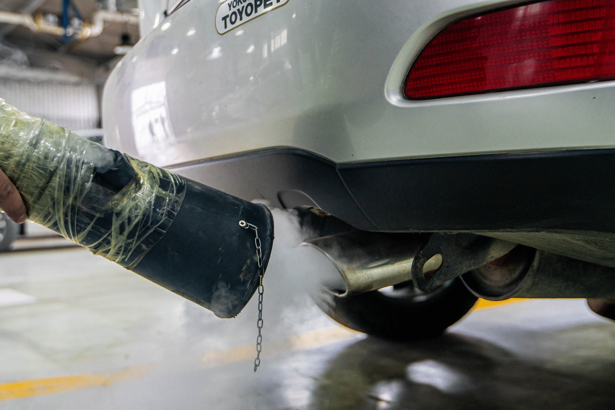 Car engine with catalytic converter
