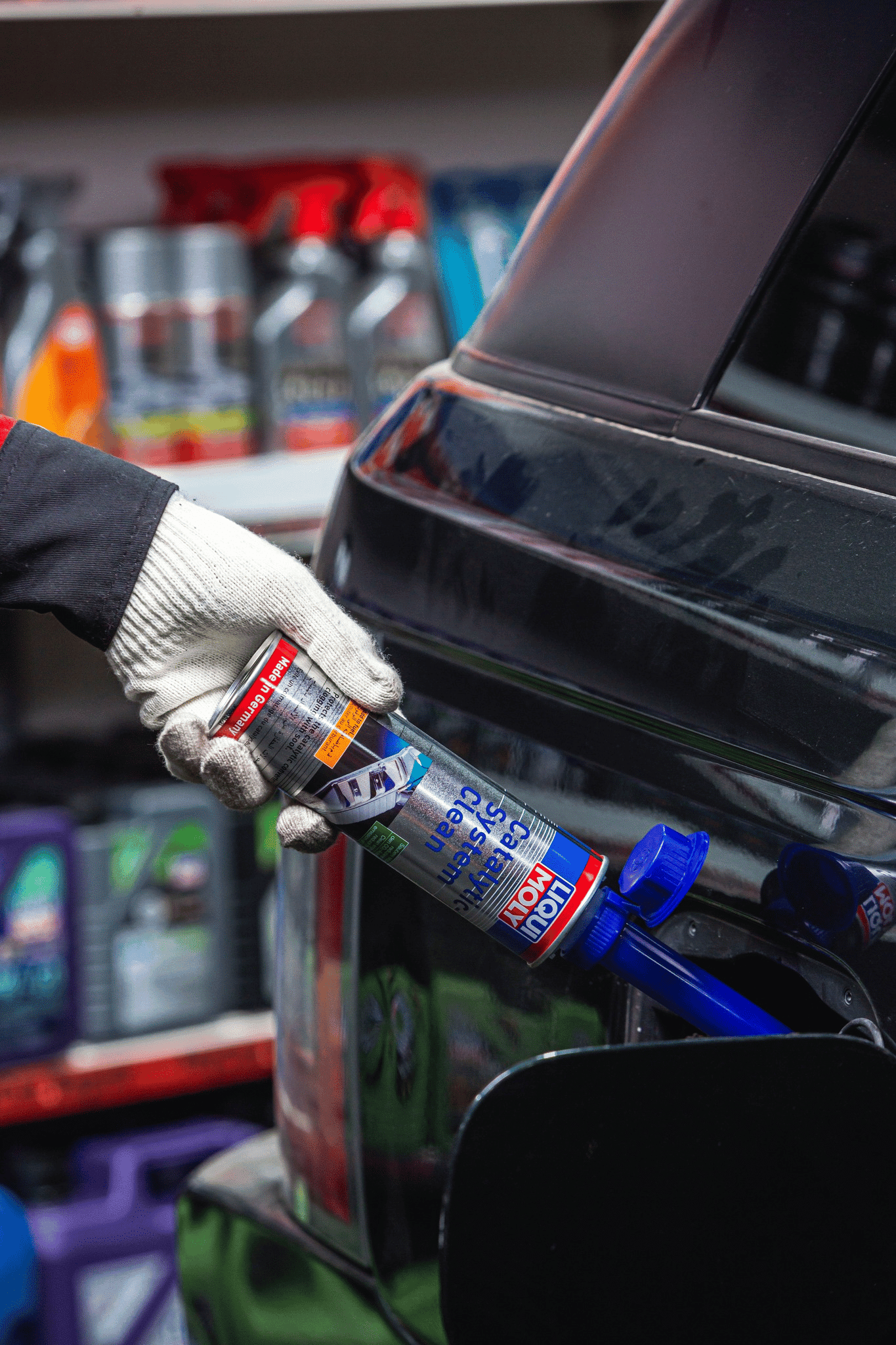 It is easy and inexpensive to avoid catalytic converter problems on petrol cars: Pour regularly LIQUI MOLY Catalytic System Cleaner in the tank
