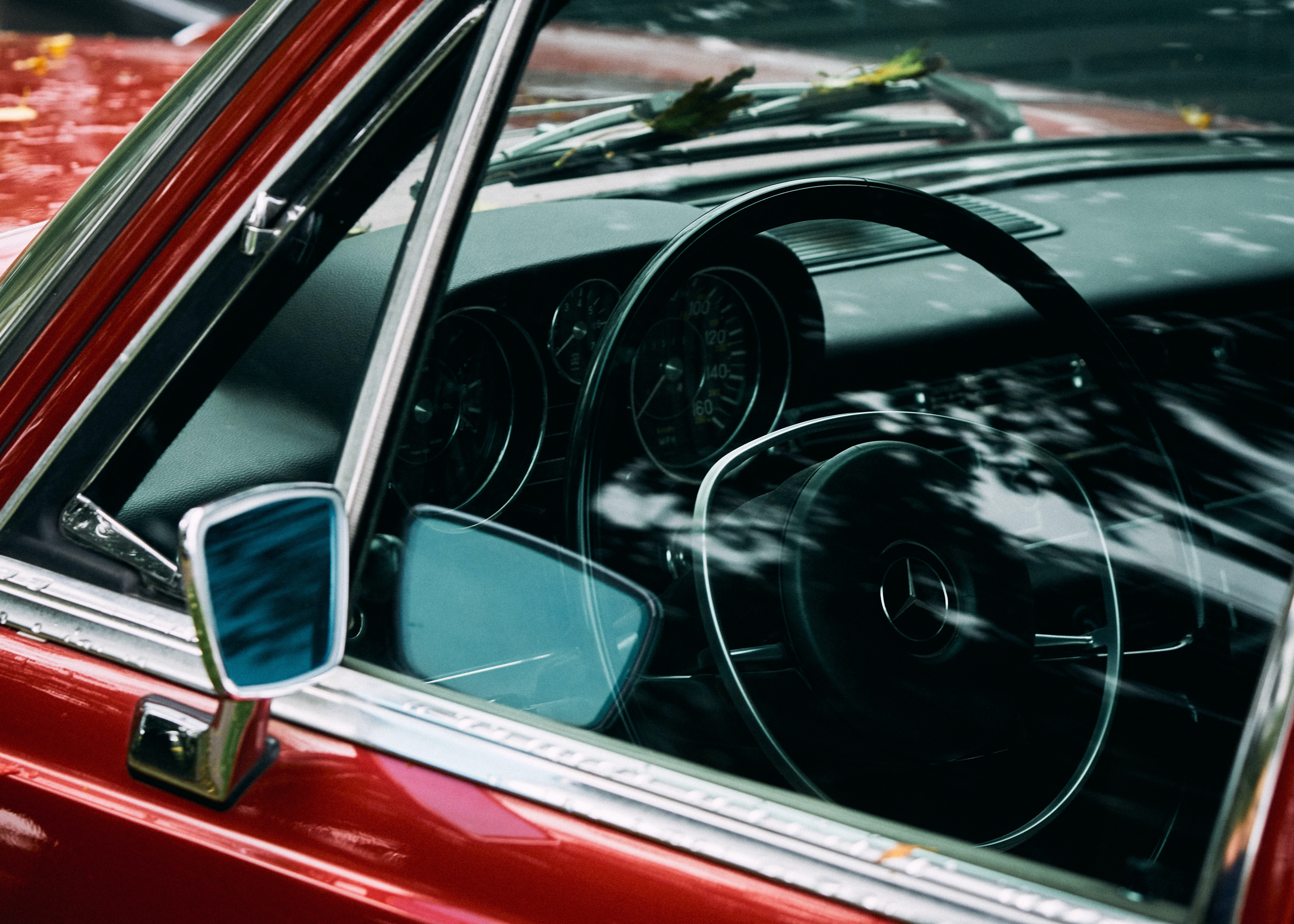 A car with the failed MOT certificate
