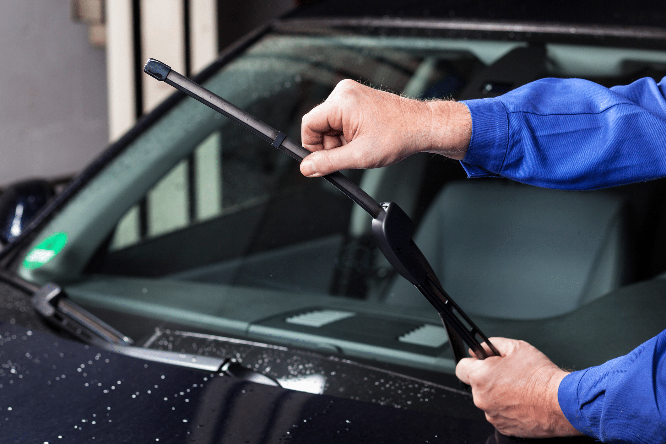 Windshield wiper blades of different sizes and materials