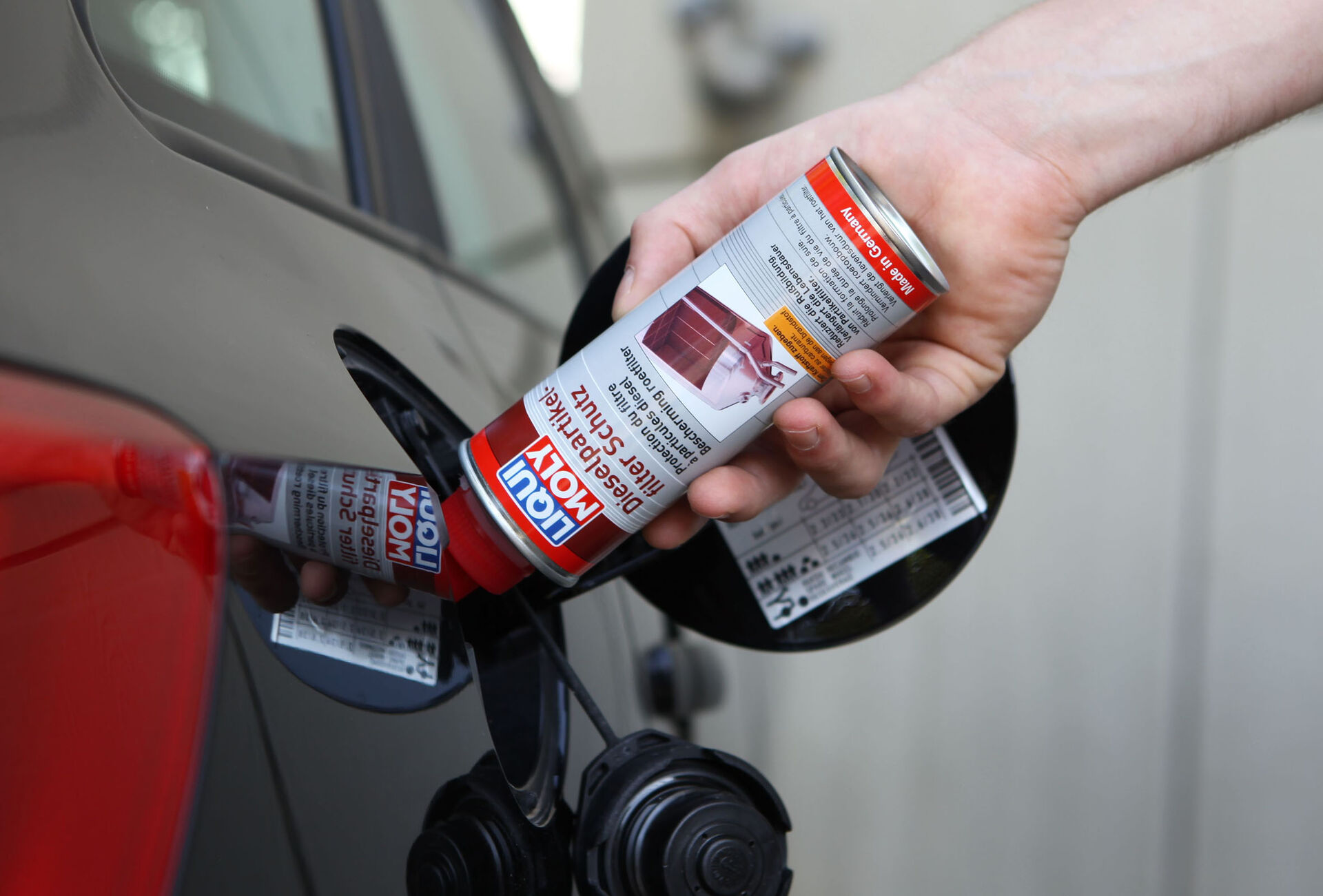 Illustration of fuel additive for DPF maintenance